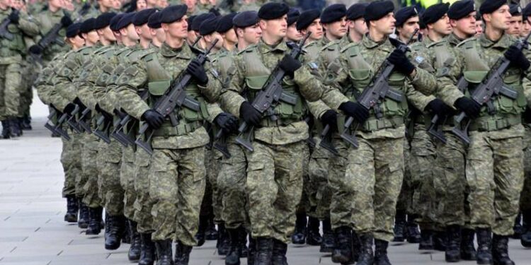 Beogradi kërcënon serbët e Kosovës: 10 vite burg nëse hyni në ushtrinë e Kosovës