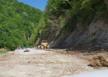 Misioni i OSBE-së: Ndërpriten punimet në rrugën Deçan-Plavë, Selmanaj punimet vazhdojnë