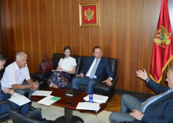 Kryetari i KKSH-së, Faik Nika, zhvilloi një takim me ministrin Zenka