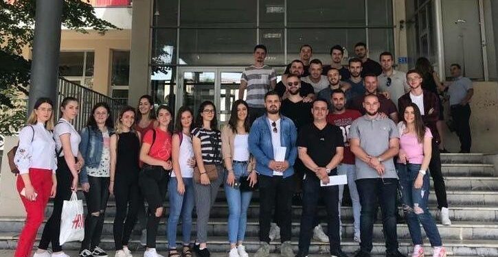 Fondacioni Plavë-Guci dhuron 55 bursa për studentet e Plavë Gucisë