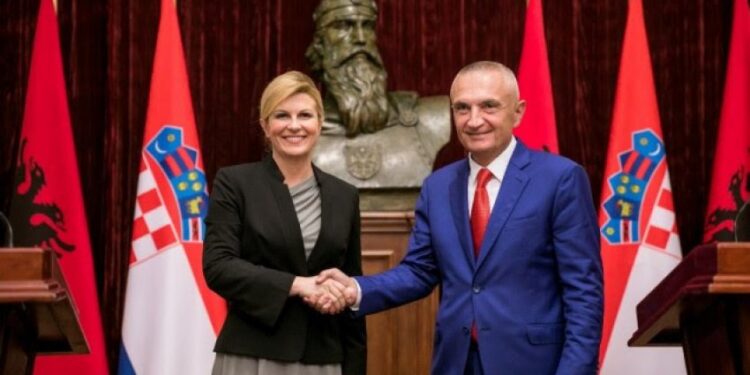 Presidentja kroate falënderon shqiptarët për ndihmë në luftën kundër Serbisë