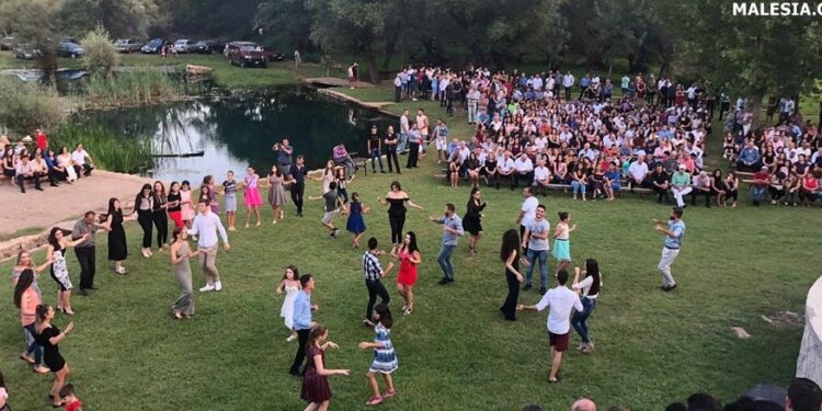 Logu tradicional në Vitojë, me rastin e Festës së Shën Gjonit