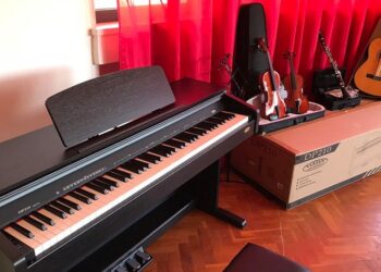 Shkolla e muzikës në Tuz pasurohet me instrumente muzikore