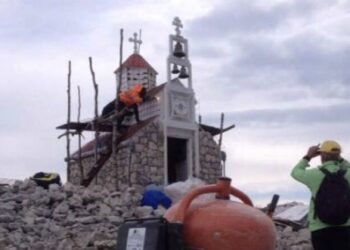 Betonizohet Kisha Ortodokse Serbe në maje të Rumisë