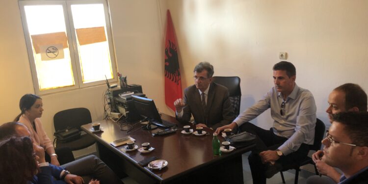 Ambasadori i Shqipërisë, Kurtezi, viziton LDSH-në