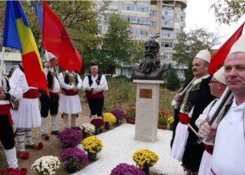 Vendoset në Rumani busti i Skënderbeut