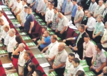 Gjobë për mos ngritje në këmbë për himnin malazez, nga 300 deri në 2000 euro