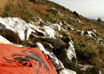 Hiqet emri i Titos, në Deçiq, Tito vë në lëvizje policinë malazeze