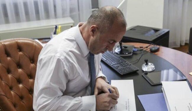 Haradinaj i kthen përgjigje Mogherinit: S’e heqim taksën kundër Serbisë