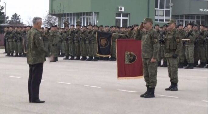 Thaçi dekreton tri-projektligjet, Kosova edhe zyrtarisht me Ushtri