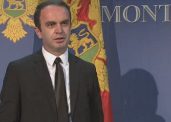 Gjeloshaj: Flamuri shqiptar therrë në sy të policisë malazeze