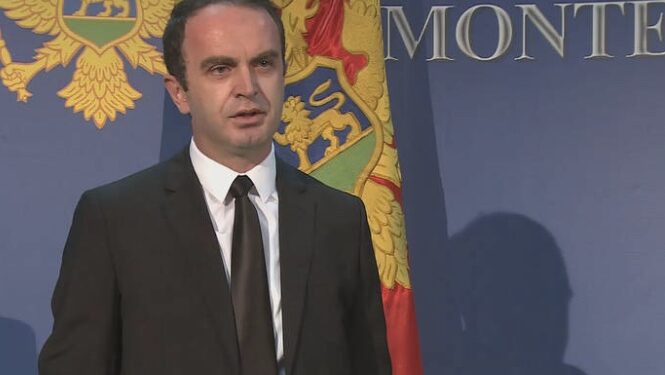 Gjeloshaj: Flamuri shqiptar therrë në sy të policisë malazeze