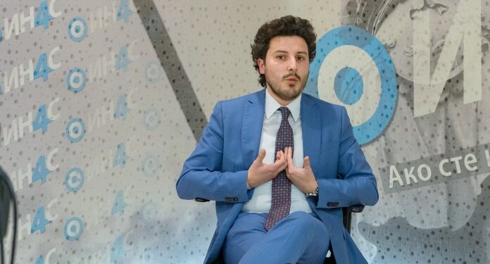 Abazoviq: Nëna dhe baba të Skenderbeut ishin serbë