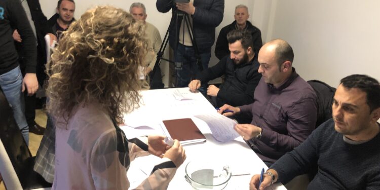 Kjo është renditja e partive politike në fletëvotimin e zgjedhjeve për komunë të plotë të Tuzit