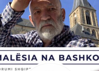 Aktori i famshëm Çun Lajçi, thurë vargje në përkrahje të Forumit Shqiptar