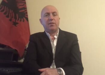 Këngëtari Dedë Dushaj, me vargje për Forumin Shqiptar