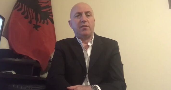 Këngëtari Dedë Dushaj, me vargje për Forumin Shqiptar