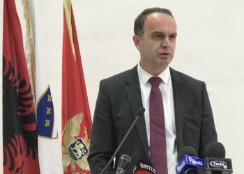 Nik Gjeloshaj, zgjidhet kryetar i Komunës së Tuzit