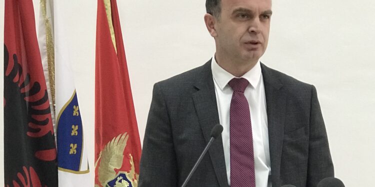 Nik Gjeloshaj, zgjidhet kryetar i Komunës së Tuzit