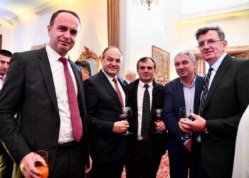 Zevendes Kryeministri i Kosoves Enver Hoxhaj, fton bashkëatdhetarët në Malësi të votojnë shqip