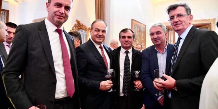 Zevendes Kryeministri i Kosoves Enver Hoxhaj, fton bashkëatdhetarët në Malësi të votojnë shqip