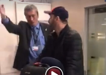 Doganierit malazez i pengon simboli i shqiponjës! (video)