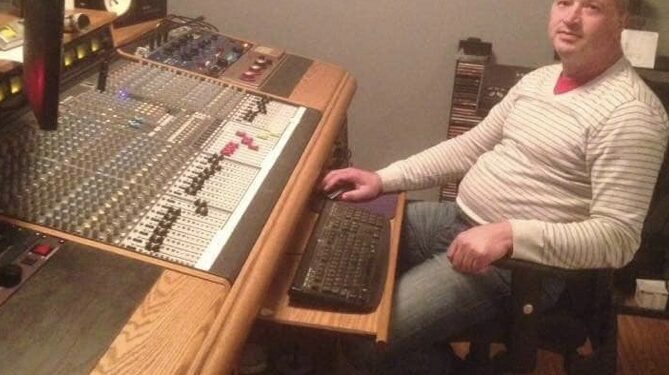 Këngëtari Gjekë Dushaj,vazhdon me ruajtjen e këngës shqipe