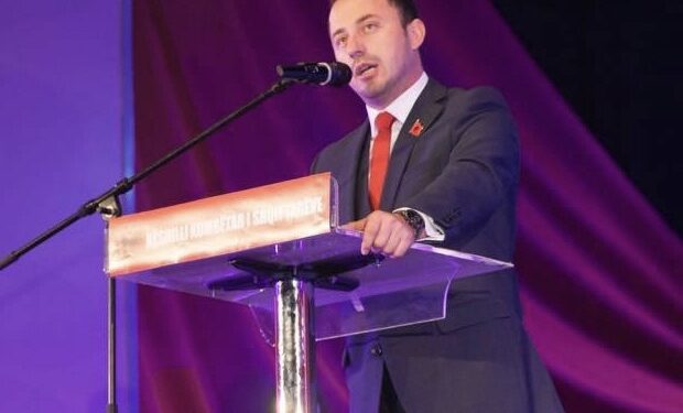 Faik Nika: Shqiptarët në administratën publike