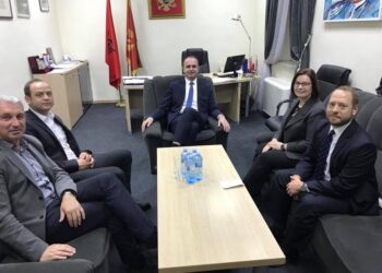 Ambasadorja e SHBA-ve vizitë Komunës së Tuzit