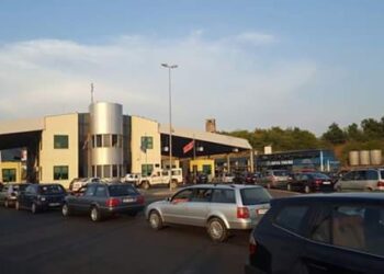 Muriqan – Diskriminim ndaj shtetasvë nga Kosova, veturat e Shqipërisë kalojnë pa problem