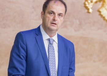 Nimanbegu: “Jam i befasuar në mënyrë të pakëndshme ndaj paralajmërimit të padisë”, Shqiptarët në Mal të Zi janë autokton