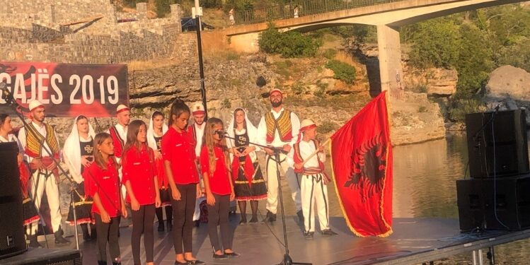 Padi kundër organizatorëve të Logut të Tërgajës, për shkak të valvitjes së flamurit shqiptar