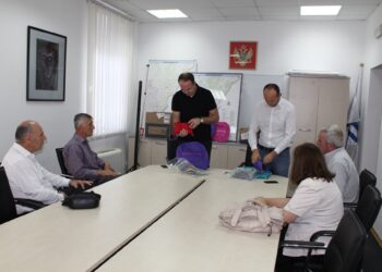 Ndahen çantat shkollore për 99 nxënës