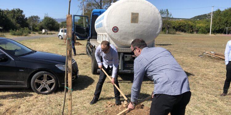Komuna e Tuzit, bëri mbjellën e pemëve në Omerbozhaj, Tojeq dhe Milesh