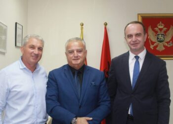 Zenka dhe Gjeloshaj: Flamuri shqiptar do të vazhdoj të valëvitet