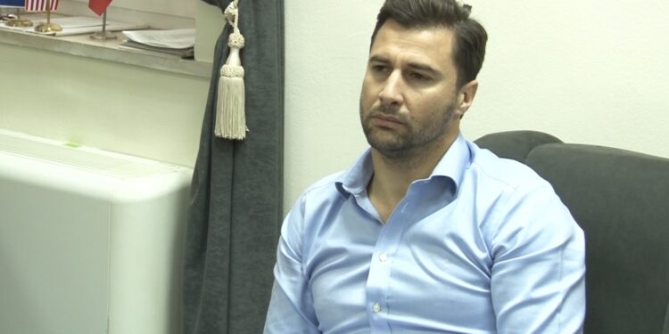 Lorik Cana në Tuz, do të ndërtohen fusha sportive për fëmijë