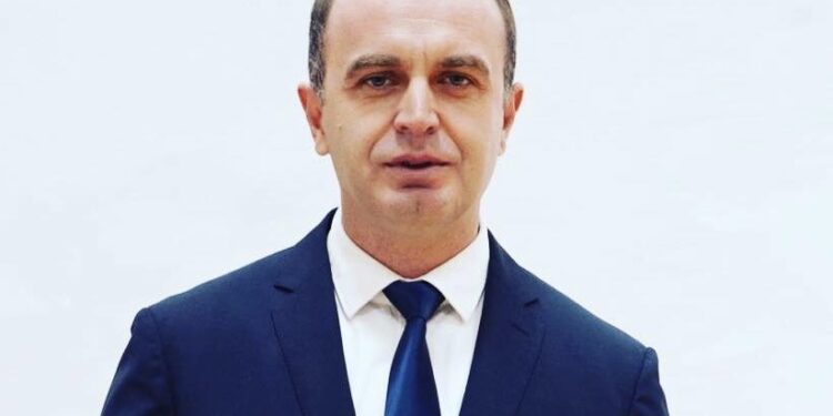 Gjeloshaj: Do i marrim të gjitha institucionet në paketë ose asnjë