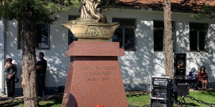 Vendoset busti i heroit mbarëkombëtar Gjergj Kastriotit-Skenderbeut, në Triesh