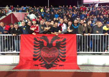 Tifozët nga Malësia në përkrahje të Kosovës ndaj Malit të Zi