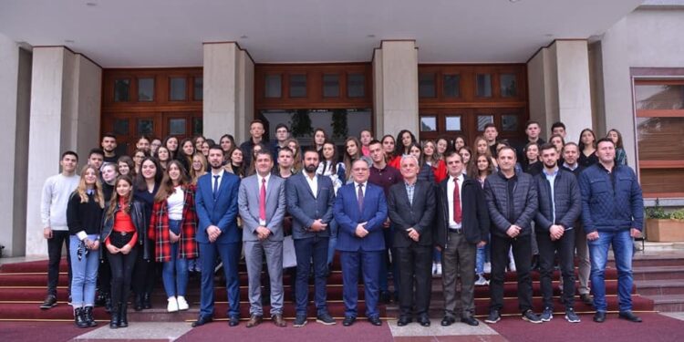 Ambasador Flamur GASHI, priti nxënësit e shkollave të mesme në gjuhën shqipe në Mal të Zi