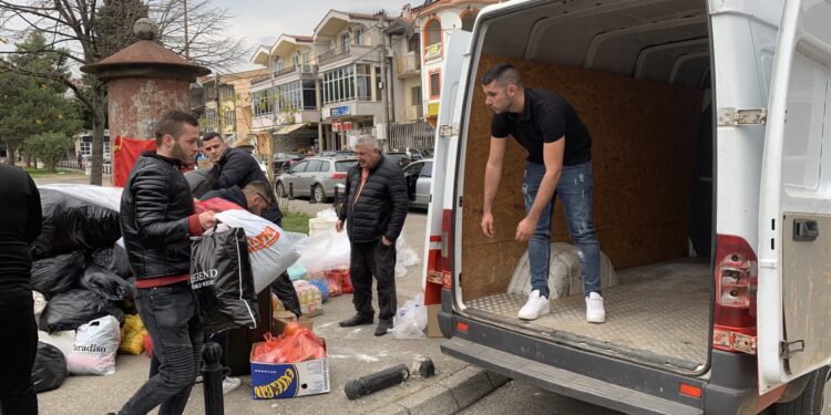 Tuz-Për disa orë grumbullohen 6 furgona ndihma