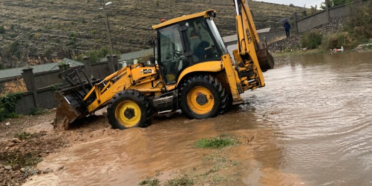 Shiu në Malësi vështirëson qarkullimin