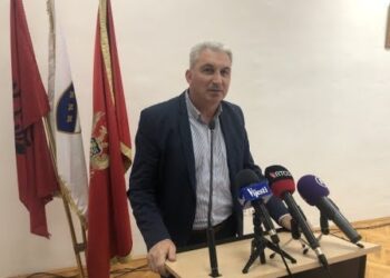 Kajoshaj: Të mbyllet Deponia dhe të gjitha ndërmarrjet e Kryeqytetit në Tuz