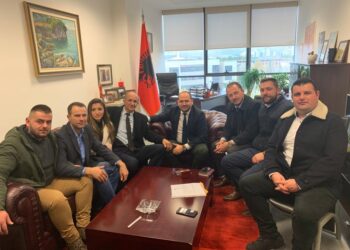 Kurtezi pret grupin inicues nga Plava dhe Gucia për mbledhjen e ndihmave për të prekurit nga termeti