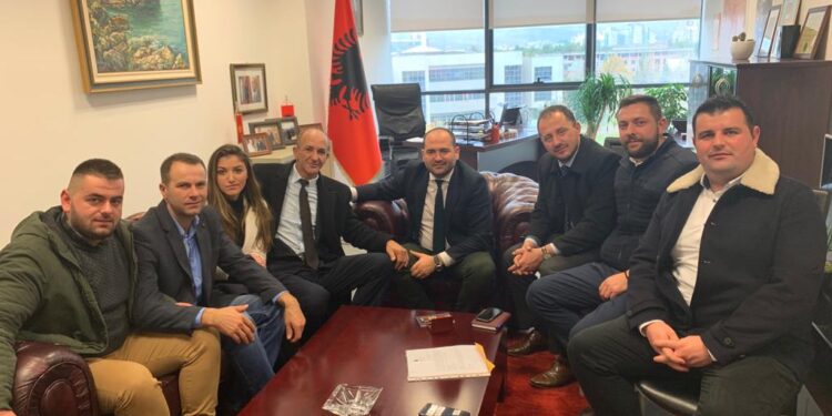 Kurtezi pret grupin inicues nga Plava dhe Gucia për mbledhjen e ndihmave për të prekurit nga termeti