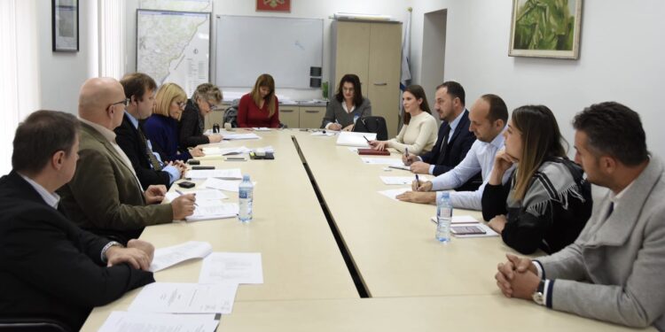 KKSH njofton ekspertët e Këshillit të Evropës për rastet e mosrespektimit të dygjuhësisë në MZ