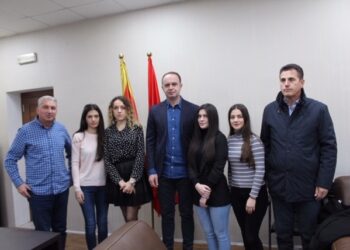 Komuna e Tuzit ndanë 7 bursa për studentët më të mirë