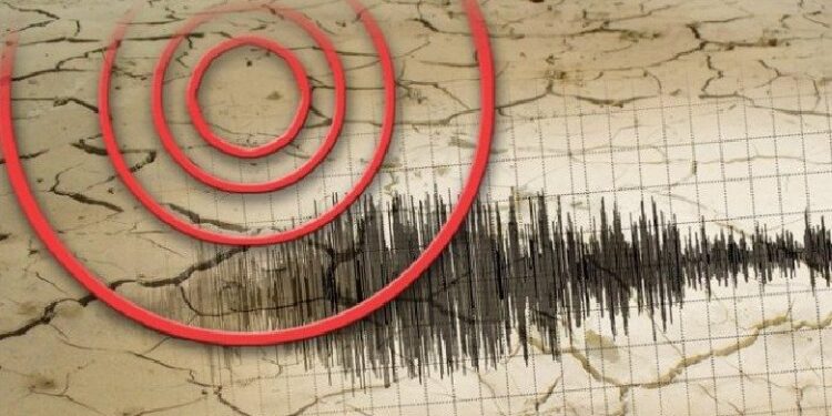 Tërmeti në Durrës, njerëzit dalin nga shtëpitë