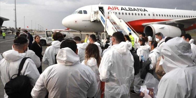 Shqipëria dërgon në Itali 30 mjekë e infermierë në ndihmë ndaj koronavirusit