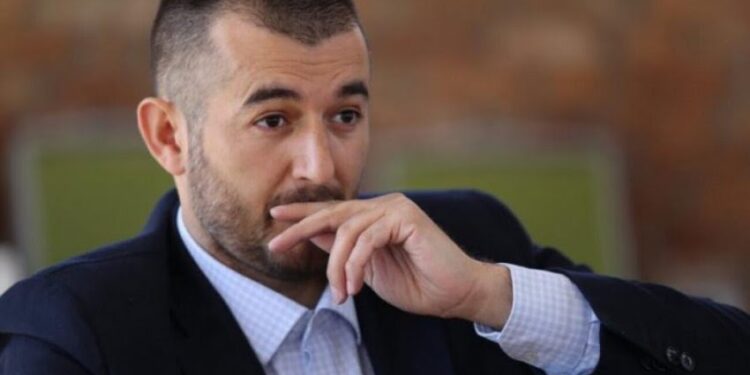 Labinot Tahiri ndan 10 mijë euro për shqiptarët e Tuzit dhe Ulqinit